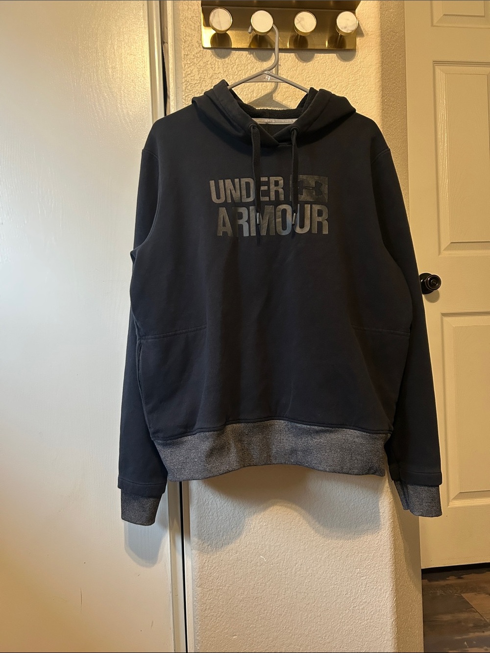 (XL) Men’s Under Armour Threadborne Black Hoodie with Heather Gray Trim